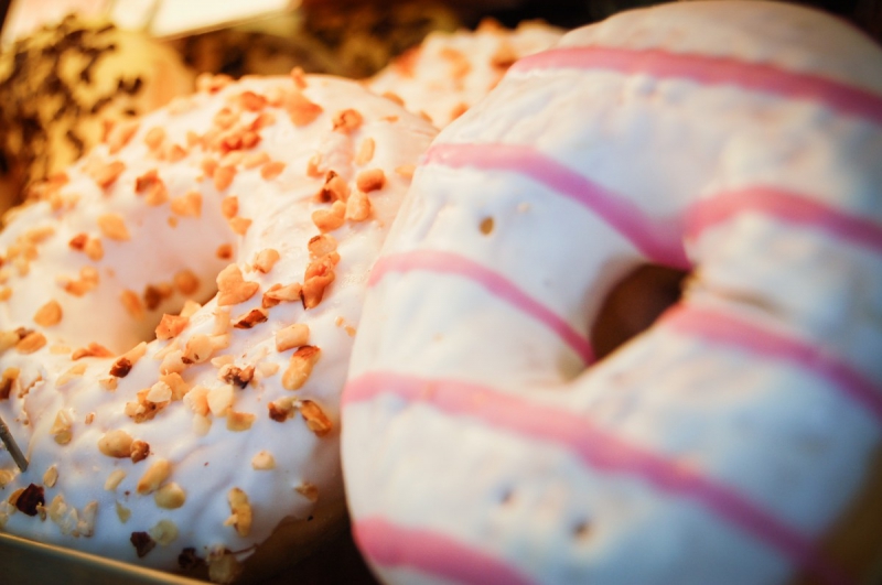 patisserie-RAYOL CANADEL SUR MER-min_donuts_sweets_pastries_pastry_shop_cake_cakes_bakery_eating-987656